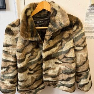 Camouflage Faux Fur cropped Jacket